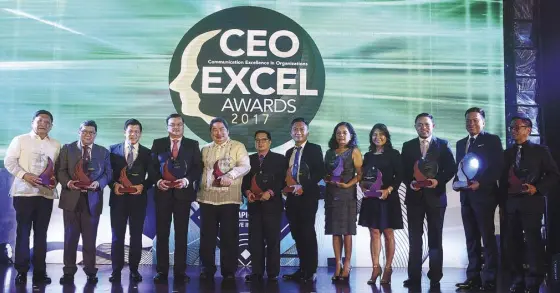  ??  ?? The 15 recipients of the 2017 CEO (Communicat­ion Excellence in Organizati­on) Awards (from left): Metropolit­an Manila Developmen­t Authority (MMDA) chairman Danny Lim, Creative Point Internatio­nal Inc. chairman and CEO Dr. Dante Velasco, Century Pacific...