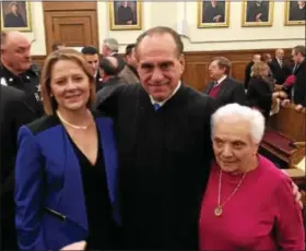  ?? CARL HESSLER JR. — DIGITAL FIRST MEDIA ?? Montgomery County Judge Thomas M. DelRicci is congratula­ted by his wife, Carol, and his mother, Jennie, after his installmen­t as president judge during a courthouse ceremony on Friday.