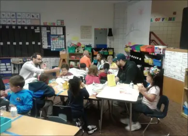  ?? MELISSA SCHUMAN — MEDIANEWS GROUP ?? Dads and students in Mrs. Beebe and Mrs. Reittinger’s kindergart­en class enjoy breakfast together.