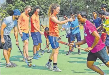  ?? TATA TRUSTS ?? Merel de Blaeij, Dutch Olympic gold medallist in 2012 (in front), exIndia skipper Sandeep Singh (left) training coaches in Ranchi.