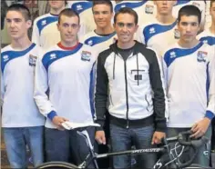  ??  ?? INICIOS. Enric Mas, a la izquierda de Contador en su Fundación.
