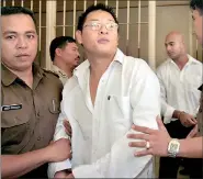  ?? (AFP) ?? In this file photograph taken in 2006 Australian drug smugglers Andrew Chan (C) followed by Myuran Sukumaran ( R in white shirt), are escorted by prison guards following a court hearing in Denpasar, on Bali island.