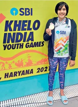  ?? ?? Vritti Agarwal of Telangana poses with her Girls 1500 metres freestyle gold medal at the Khelo India Youth Games in Ambala, Haryana, on Sunday.