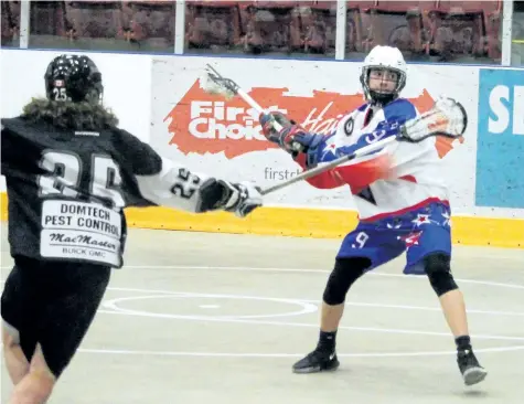  ?? BERND FRANKE/POSTMEDIA NETWORK ?? Welland Generals’ Sam LeClair, right, under pressure from Orangevill­e Northmen’s Scott Dominey in junior B lacrosse Sunday night at Welland Arena.