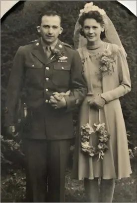  ?? COURTESY OF LORETTA BARNES ?? Earl and Dorothy Ibach were married in London during World War II in 1945. They celebrated their 75th wedding anniversar­y in 2020.