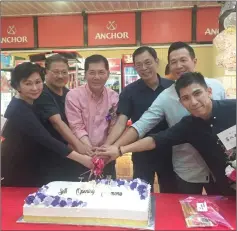  ??  ?? (From left) Anriza, Ng, Lim, Hong Boon Swee, Samuel Chieng and Adrian Lim during the cake-cutting ceremony.