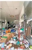  ?? FOTO: LUTSCH ?? Ein Blick durchs Fenster der zerstörten Apotheke in Kall.