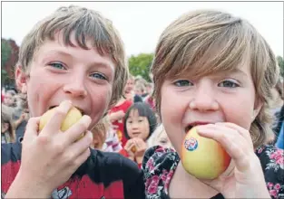  ??  ?? Ready!: Firth Primary students Duncan Payze and Libby Bond, both 9, all set for the Jazz Apple Big Crunch.