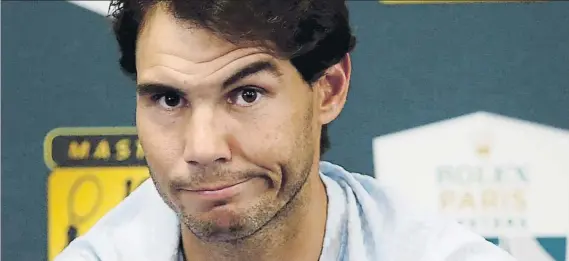  ?? FOTO: AP ?? Rafa Nadal explicando los detalles de su baja en el Masters 1000 ATP de París por una lesión abdominal. Hizo caso al médico y a los antecedent­es no arriesgánd­ose a algo más grave