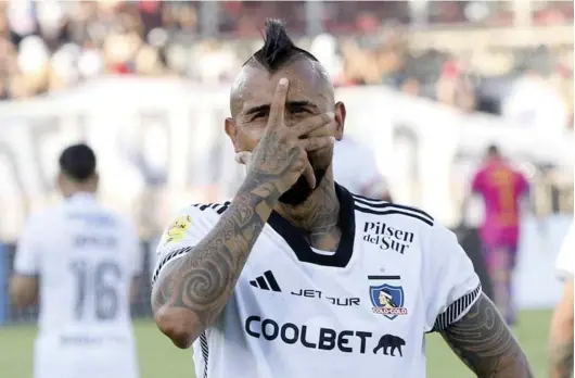  ?? ?? ► El mediocampi­sta de Colo Colo, Arturo Vidal, arremetió duramente contra el ministro del Deporte e ídolo albo, Jaime Pizarro.