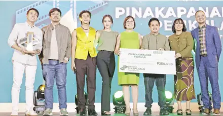  ?? ?? The cast and crew of ‘Under a Piaya Moon’ accept the award for Best Picture under the Full-Length Category during CinePanalo film festival awards night at Gateway Cineplex on Saturday.