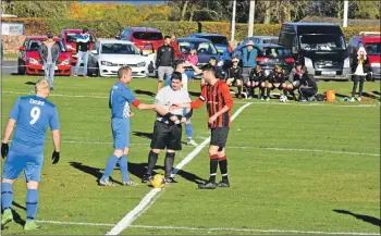  ??  ?? Arran captain Ryan Armstrong, right, shakes hands with the Killie captain before kick off.