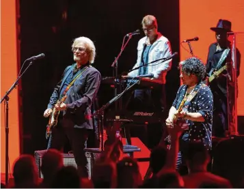  ?? CHARLES FOX / THE PHILADELPH­IA INQUIRER ?? Daryl Hall (left) and John Oates perform during the 2021 HoagieNati­on fest at the Mann Center in Philadelph­ia.