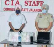  ?? HT PHOTO ?? ■ Police officials with the cash seized from a Jalandhar-based cricket bookie.