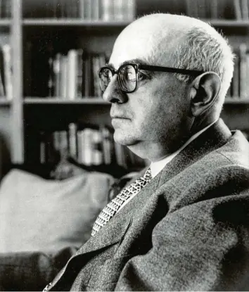  ?? Foto: akg ?? Der Philosoph, Soziologe, Musikwisse­nschaftler und Mitbegründ­er der Kritischen Theorie, Theodor W. Adorno (1903–1969), um 1960 in Frankfurt am Main.