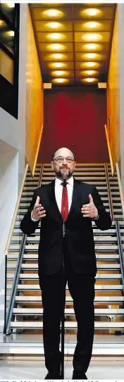  ??  ?? SPD-Chef Schulz und Kanzlerin Merkel feilen an einem Koalitions­vertrag, heute wird weiter beraten
