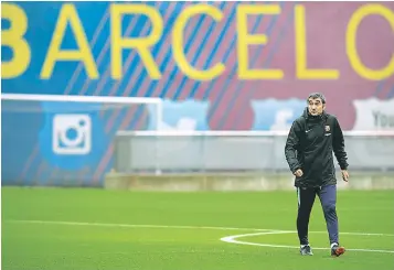  ?? FOTOS: AFP ?? Ernesto Valverde durante la última práctica culé. “Deseamos la posesión para ganar”, advirtió.