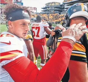  ?? GENE J. PUSKAR THE ASSOCIATED PRESS ?? Chiefs quarterbac­k Patrick Mahomes bested Ben Roethlisbe­rger in a shootout on Sunday, throwing for six touchdowns — giving him an NFL-record 10 after two starts.