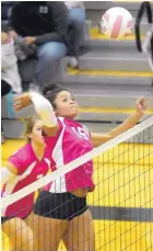  ?? GREG SORBER/JOURNAL FILE ?? Cibola’s Angelina Oliver, a 6-footer, is one of the top players at the net in metro area.