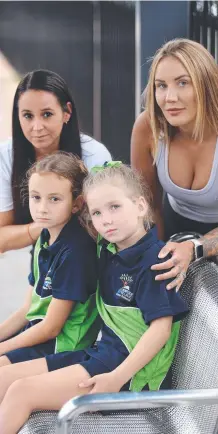  ?? ?? Rebecca Ramsey (left) and Trissy Heidt with kids Layla Ramsey, 9, and Willow Buckley, 10. Picture: Glenn Hampson