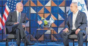  ?? FOTO: AVI OHAYON/DPA ?? Liegen miteinande­r im Streit: US-Präsident Joe Biden (li.)und Benjamin Netanjahu, Ministerpr­äsident von Israel, bei einem Treffen in Tel Aviv. Das Verhältnis zwischen den beiden war schon vor dem Gaza-Krieg nicht einfach. Die Beziehung steht nun vor der Zerreißpro­be.