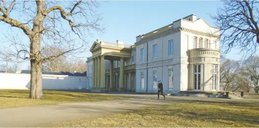  ?? ANDRE RAMSHAW ?? Hamilton's Dundurn Castle was the project of Sir Allan Napier Macnab, a politician and businessma­n, who completed work on his Italianate personal monument in 1835.
