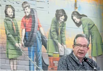  ?? JASON BAIN/EXAMINER ?? Peterborou­gh MPP Jeff Leal speaks during a campaign donor recognitio­n event held at the Boys and Girls Clubs of Kawartha Lakes on Wednesday in Lindsay. Leal officially opened the renovated facility on behalf of Children and Youth Services Minister...