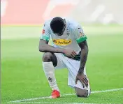  ?? AFP ?? Marcus Thuram, Monchengla­dbach forward and son of French World Cup winner Lilian Thuram, expressed his solidarity with the anti-racism protests in the US by taking a knee after scoring one of his two goals against Union Berlin in their 4-1 win on Sunday.