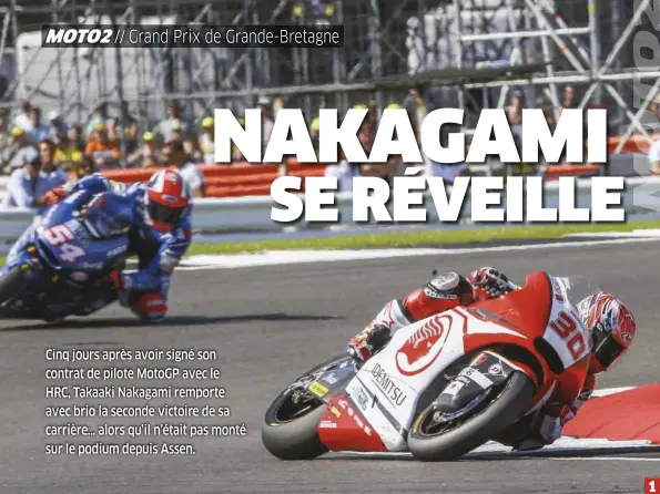  ??  ?? 1 [1] Consécrati­on Mattia Pasini (54) a sonné la charge, mais Takaaki Nakagami a tenu bon. Ainsi auréolé de sa première victoire en 2017, il est prêt pour le Motogp en 2018. [2] Exposition Sont pas beaux, nos pilotes aux yeux de mouche ? Le frisé à...