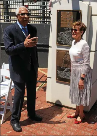  ?? ASSOCIATED PRESS FILE ?? Frank Robinson and his wife, Barbara Ann, pose in front of the plaque in Heritage Park at Progressiv­e Field commemorat­ing his debut as the Indians’ player-manager in April 1975 during a 2017 ceremony.