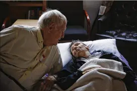  ?? JAE C. HONG / AP ?? Wildfire evacuees Al (left) and Beatrice Thomas, both 85, chat Sunday at a shelter in Santa Rosa, Calif. The heavy toll on older people has raised questions about whether more could have been done to alert the most vulnerable in time to escape.