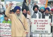  ?? HT PHOTO ?? Sikhs in Lahore protesting the denial of permission by the Indian government to pilgrims to travel to Pakistan.