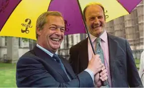  ??  ?? Nigel Farage (left), leader of the UK Independen­ce Party, and his party’s only member of parliament, Douglas Carswell, in 2015. AP
PIC