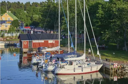  ?? FOTO: KJELL SöDERLUND ?? Olika versioner på finska och svenska har gett otydliga direktiv: Vem är det som räknas som familj och vem får komma till släktens sommarstug­a i Finland?