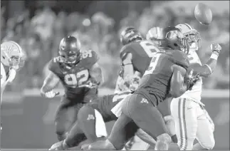  ?? JOSH HOLMBERG/ LAS VEGAS REVIEW-JOURNAL ?? Minnesota linebacker James Manuel breaks up a pass intended for UNLV running back Shaquille MurrayLawr­ence during the third quarter of a 51-23 season-opening victory over the Rebels on Thursday night.