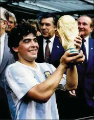  ??  ?? Maradona: the hands of God lift the World Cup