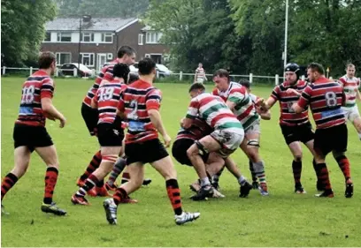  ?? Richard Hope ?? ●●Stockport tacklers halt an Altrincham Kersal attack