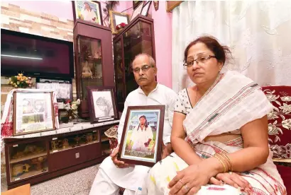  ?? AFP ?? gopal Chandra Das and Radhika Das, parents of lynching victim nilotpal Das, speaking to journalist­s at their residence in guwahati. —