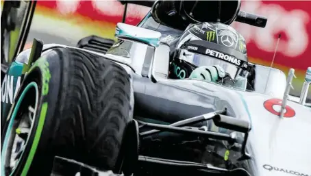  ?? BILD: SN/APA/AFP/ATTILA KISBENEDEK ?? Er hat seine Zukunft bei Mercedes bis Ende 2018 abgesicher­t: Nico Rosberg.