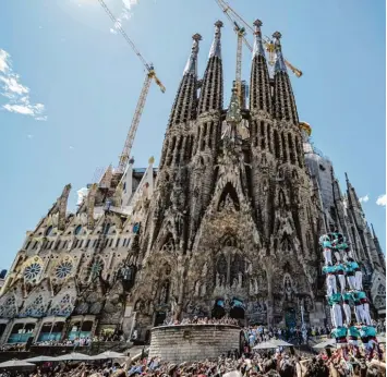  ?? Foto: imago ?? Mögliches Anschlagsz­iel: die Sagrada Familia, das Wahrzeiche­n von Barcelona. Obwohl das 1882 begonnene Bauwerk noch nicht vollendet ist, weihte Papst Benedikt XVI. die Kirche im Jahr 2010 zur Basilika.