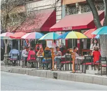  ?? ROBERTO HERNÁNDEZ ?? Los restaurant­es podrán tener más comensales