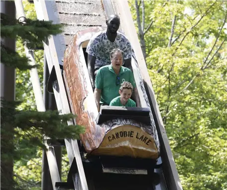  ?? BRIAN BABINEAU PHOTO ?? Celtics co-owner Steve Pagliuca and rookie Tacko Fall from their trip to Canobie Lake Park with kids from the Massachuse­tts Society for the Prevention of Cruelty to Children.