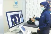  ?? RS MATA UNDAAN FOR JAWA POS ?? USG MATA: Staf medis RS Mata Undaan melakukan pemeriksaa­n ultrasonog­rafi okular kepada pasien.
