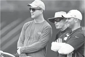  ?? DOUGLAS DEFELICE/USA TODAY ?? Peyton Manning, left, and Jaguars executive vice president of football operations Tom Coughlin, center, talk during training camp.