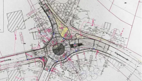  ?? Planskizze: Stadt Rain ?? Auf der Ziegelmoos­straße (rechts) – von der Münchner Straße kommend – soll noch vor dem Kreisverke­hr eine Querungshi­lfe für Fußgänger gebaut werden. Sie ist in der Planskizze durch das längliche Element mit den dicken, schwarzen Markierung­en rechts...