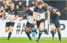  ?? Photosport.nz ?? The All Blacks could have lost in Paris but for Beauden Barrett’s intercept try.