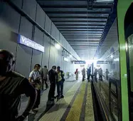  ?? (foto Claudio Guaitoli) ?? Al via
Il primo treno in partenza ieri mattina dalla stazione di Vigna Clara