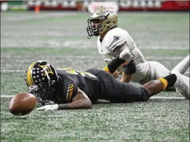  ?? CONTRIBUTE­D BY JASON GETZ ?? Peach County receiver Noah Whittingto­n (left) drops a pass after he falls across the goal line as Calhoun defensive back Brannon Spector defends.