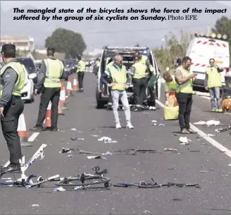  ?? Photo EFE ?? The mangled state of the bicycles shows the force of the impact suffered by the group of six cyclists on Sunday.