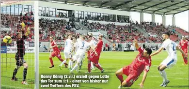  ??  ?? Ronny König (2.v.r.) erzielt gegen Lotte das Tor zum 1:1 - einer von bisher nur zwei Treffern des FSV.